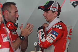 VIDEO: Ducati lakukan team order?