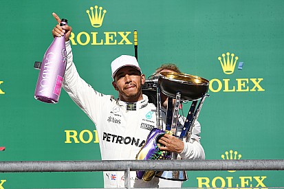 Hamilton: "Pensavo che Vettel si sarebbe difeso più duramente"