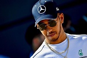 Хэмилтон продлил контракт с Mercedes