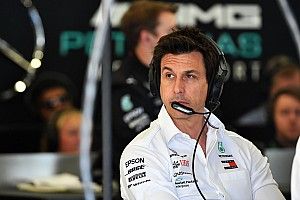 Mercedes defende permanência de atuais motores em 2021
