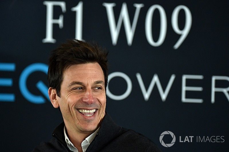 Wolff ningunea a Ferrari: "Me impresionó especialmente Red Bull"