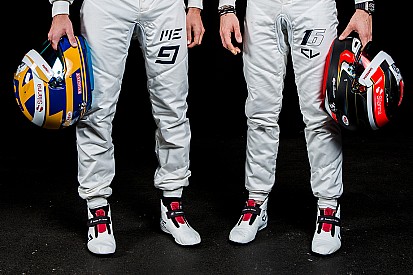 Leclerc y Ericsson presumen sus cascos para 2018