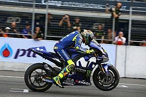 Rossi bantah Yamaha abaikan masukan Vinales
