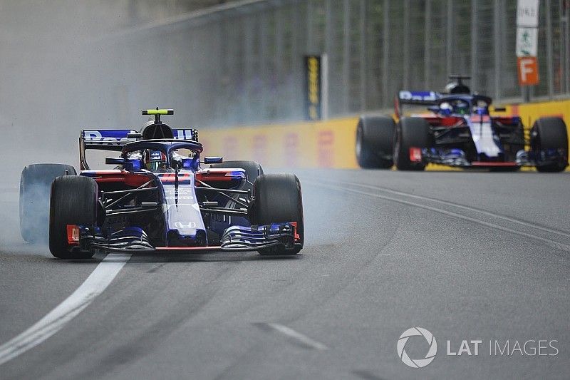 Pierre Gasly, Scuderia Toro Rosso STR13 bloque une roue en évitant Brendon Hartley, Scuderia Toro Rosso STR13