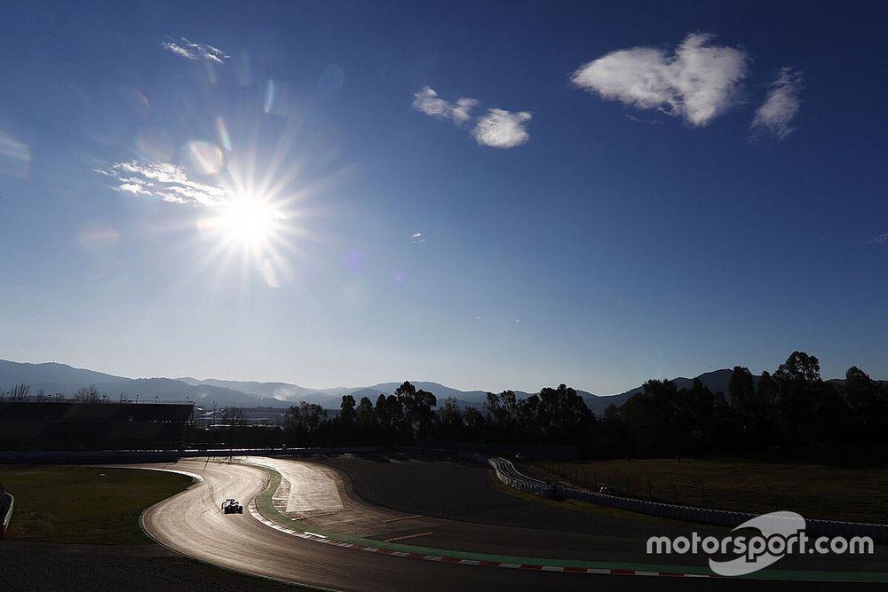 A scenic view of Turn 1 at Barcelona. Daniel Ricciardo, Red Bull Racing RB14 Tag Heuer, carries sens