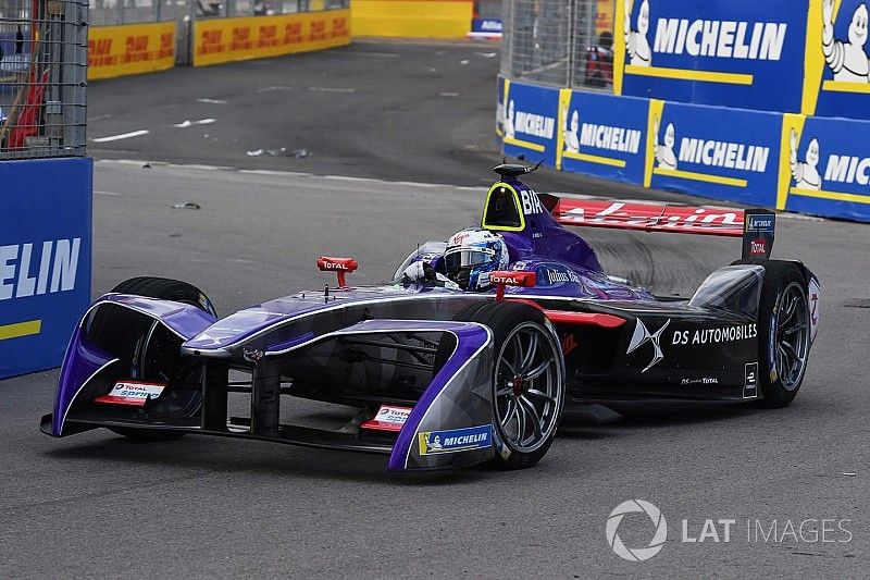 Formule E Hong Kong: Bird wint ondanks straf