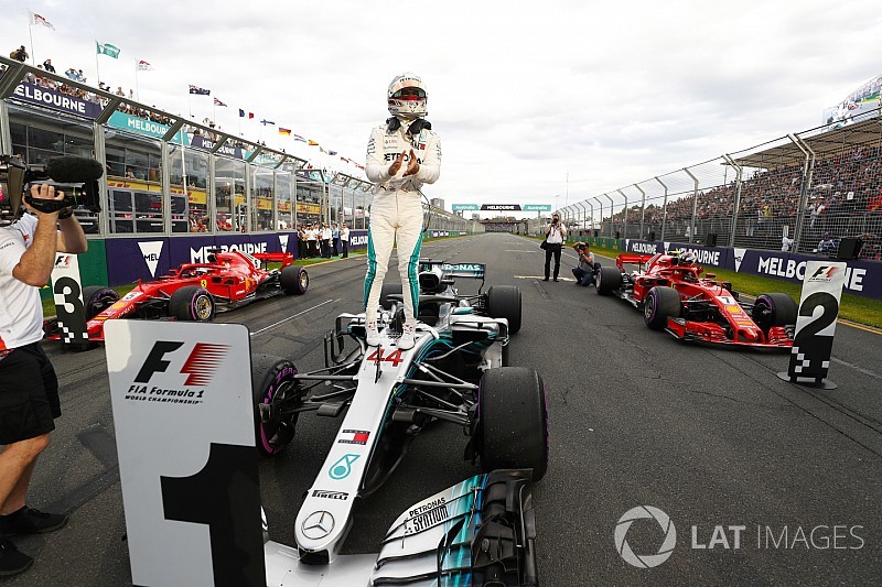 Hamilton imponeert met eerste pole van 2018, Verstappen vierde