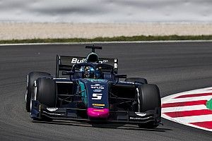 Pole con suficiencia de Albon en Barcelona