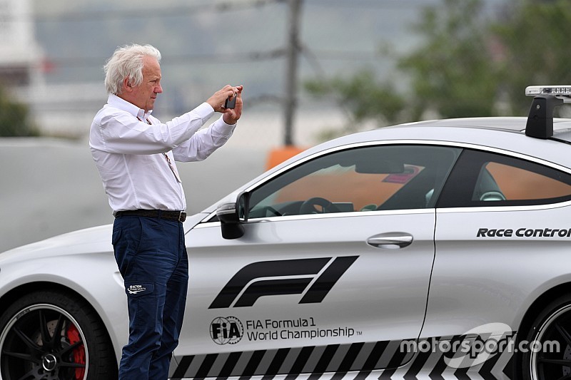 Escuderías y pilotos rinden homenaje a Whiting en redes sociales