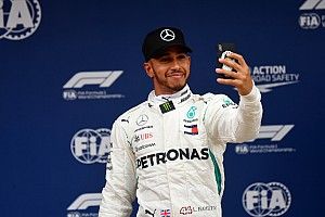 Hamilton gana la pole en España y Pérez en 15°