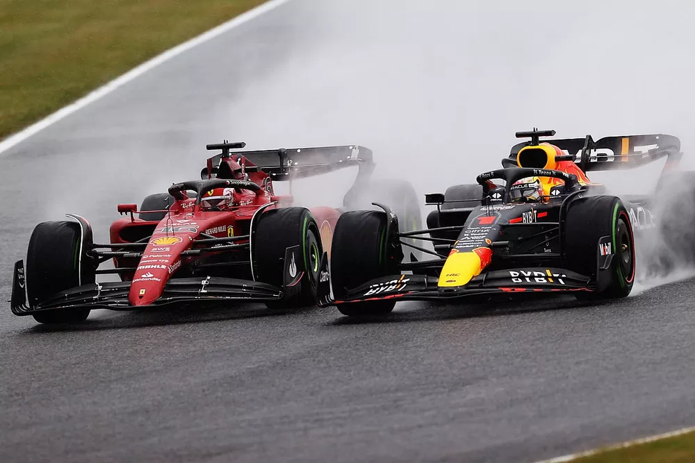 Max Verstappen, Red Bull Racing RB18, Charles Leclerc, Ferrari F1-75