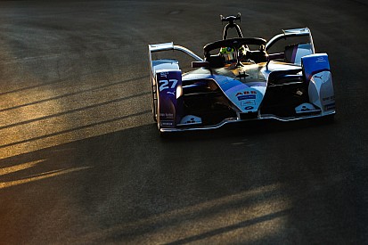 Diriyah E-Prix: BMW, Sims ile Mercedes'in önünde pole pozisyonunda