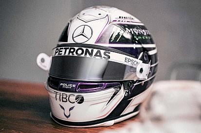 Hamilton apresenta capacete para 2020