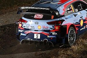 WRC Hyundai a Monte-Carlo con un posteriore "ibrido" delle i20