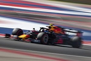 Albon: "La pista è piena di grosse buche, ma io mi diverto"