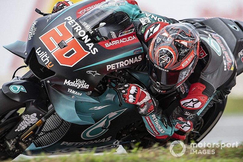 Tremenda pole de Quartararo, brutal caída de Márquez