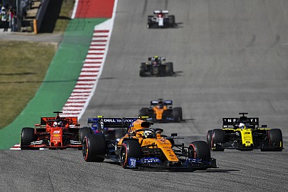 Nagyon komolyan néz ki Lando Norris McLarenje a 18 colos gumikkal