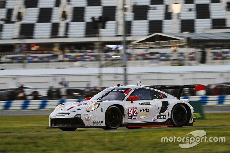 Rolex 24, Hour 22: WTR back in front, GTLM battle hots up