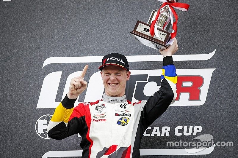 Podio: Ganador de la carrera Johan Kristoffersson, SLR Volkswagen Volkswagen Golf GTI TCR