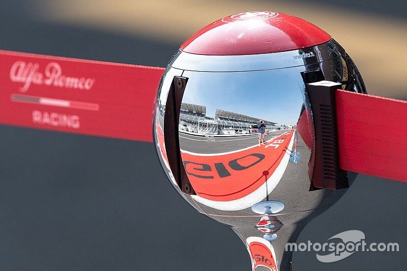 Alfa Romeo Racing reflection