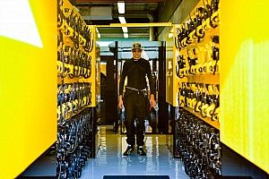 Inside Ocon's first day at Renault
