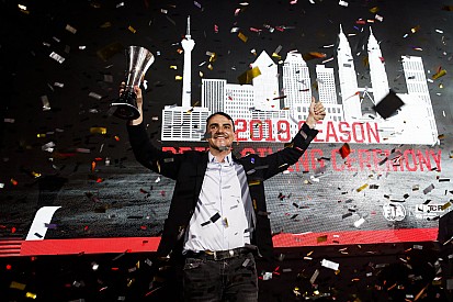 Michelisz Norbert rajtszámot vált