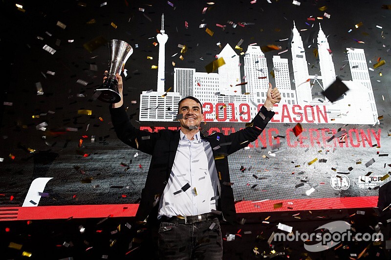 Michelisz Norbert rajtszámot vált