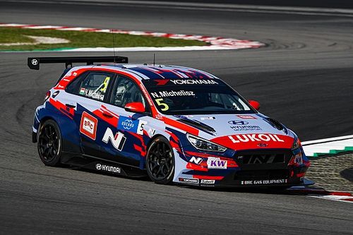 Michelisz arrasa y se lleva la primera pole en Sepang, con Azcona 4&ordm;