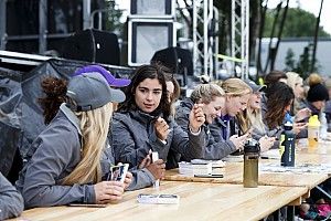 Ferrari quer colocar mulheres em seu programa de jovens pilotos
