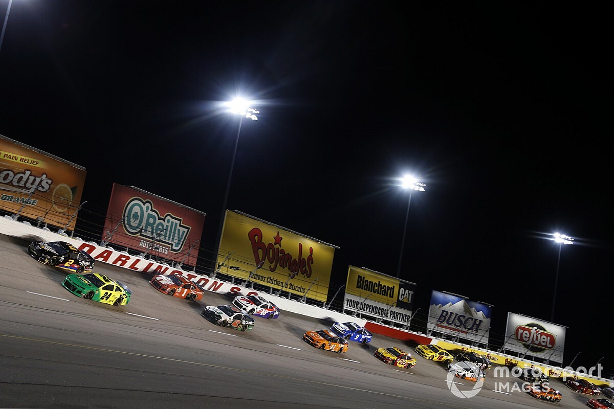 NASCAR wraca do ścigania!