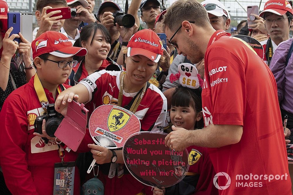 Попкорн, хаски и Алонсо. Интернет об уходе Феттеля из Ferrari