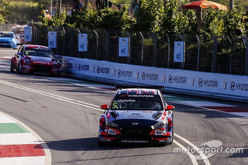 Tassi 11., Michelisz kiesett a második futamon a WTCR portugál hétvégéjén