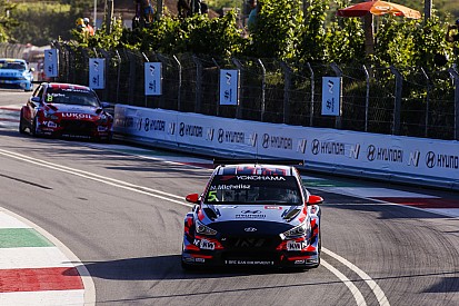 Tassi 11., Michelisz kiesett a második futamon a WTCR portugál hétvégéjén
