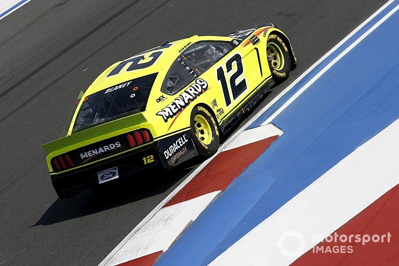 Ryan Blaney lidera la práctica matutina en el Roval