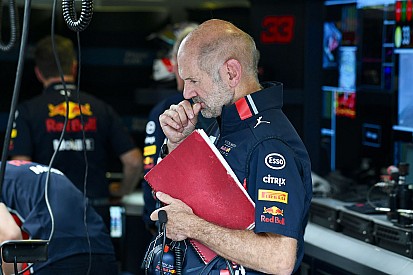 Newey ördögöt kiált: további trükk lehet a Mercedes trükkjében