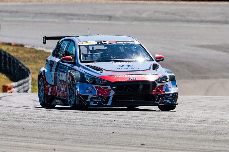 Clamorosa Pole Position per Neuville al debutto in TCR Germany