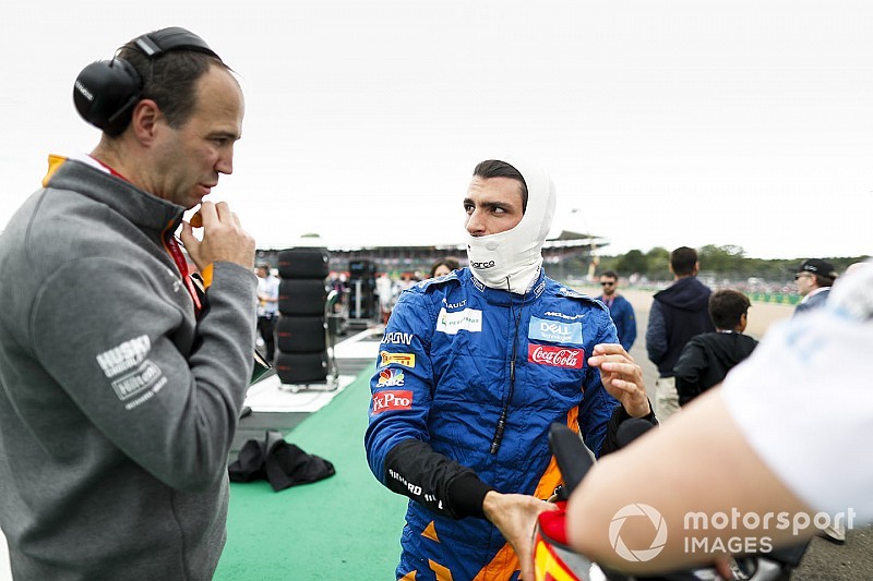 Sainz nézetéből, ahogy Verstappen és Leclerc űzi egymást: szenzációs! (videó)