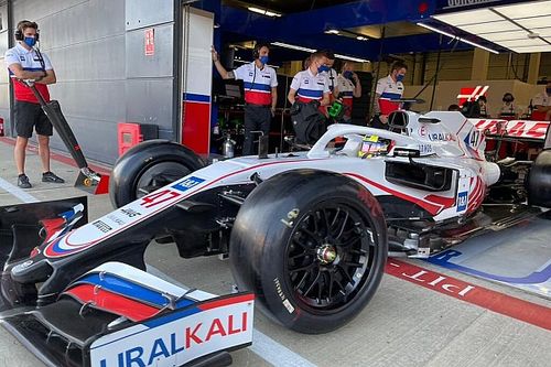Fogyás az f1 versenyen - Kilókat fogynak a verseny alatt az F1-pilóták – hogy bírják ki?