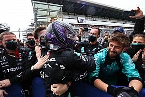 Hamilton: "Mercedes ile olduğum yerden ve yaptıklarımdan gurur duyuyorum"