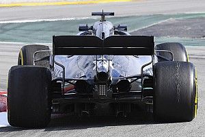 Quanti esperimenti Mercedes: la W10 simula le ruote sterzanti posteriori