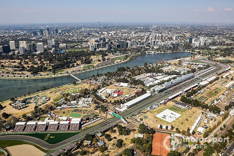 Vista aérea de la ciudad y el circuito