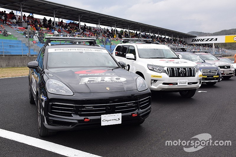 ポルシェ・カイエン、ランクル・プラドがスーパーGTを支えるFRO車両に仲間入り
