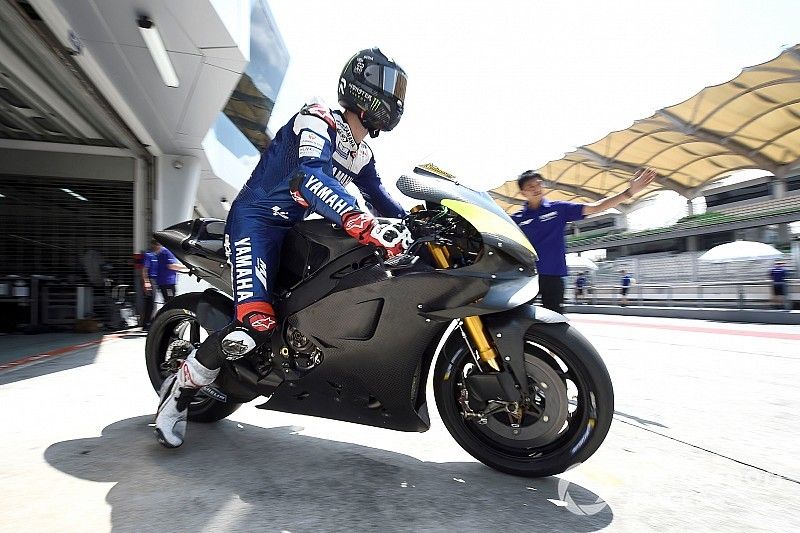 Los fabricantes de MotoGP ruedan con sus equipos de test antes de Jerez