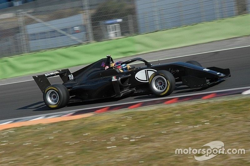 Cinque team in pista a Vallelunga con le vetture della Formula Regional