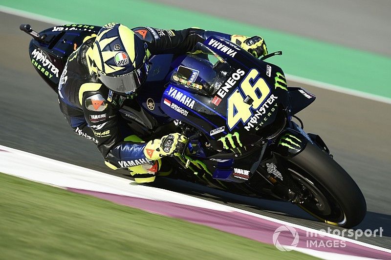Rossi lidera un explosivo primer ensayo de la temporada en Qatar; Lorenzo, segundo