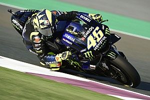 Rossi lidera un explosivo primer ensayo de la temporada en Qatar; Lorenzo, segundo