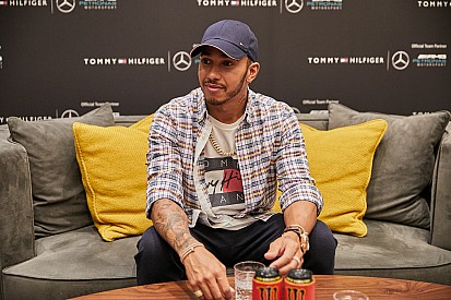 Hamilton: Csak a gazdag gyerekeknek van esélyük a motorsportban lenni