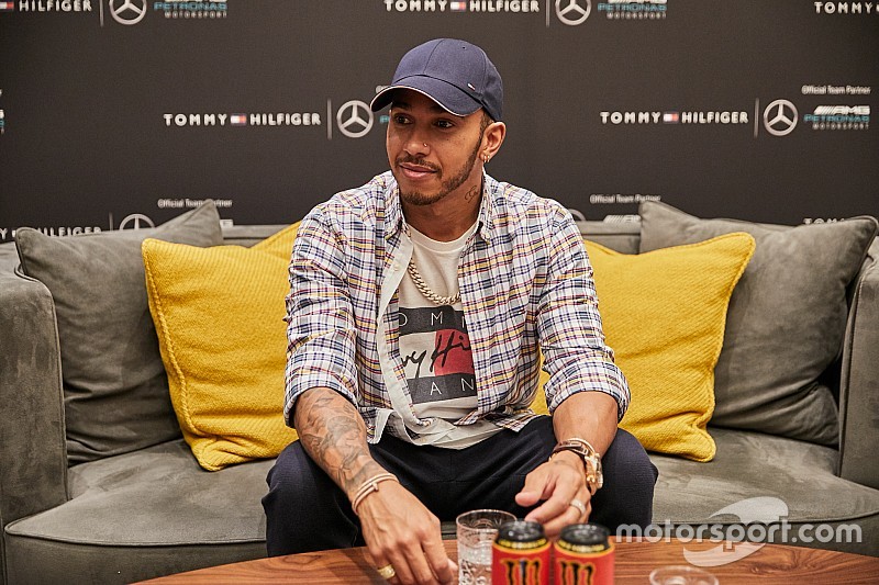 Hamilton: Csak a gazdag gyerekeknek van esélyük a motorsportban lenni