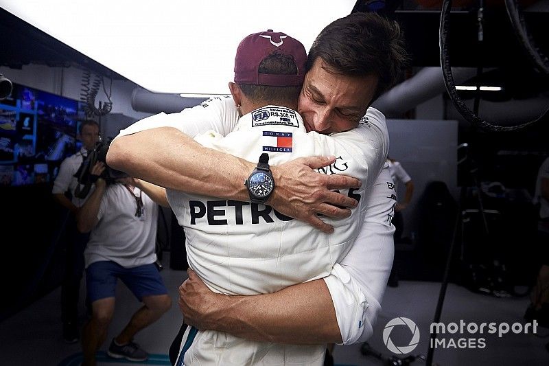 Toto Wolff, Executive Director (Business), Mercedes AMG, and Lewis Hamilton, Mercedes AMG F1, celebrate pole