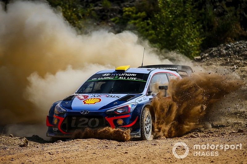 Turkey WRC: Mikkelsen leads, Ogier gets hit by penalty